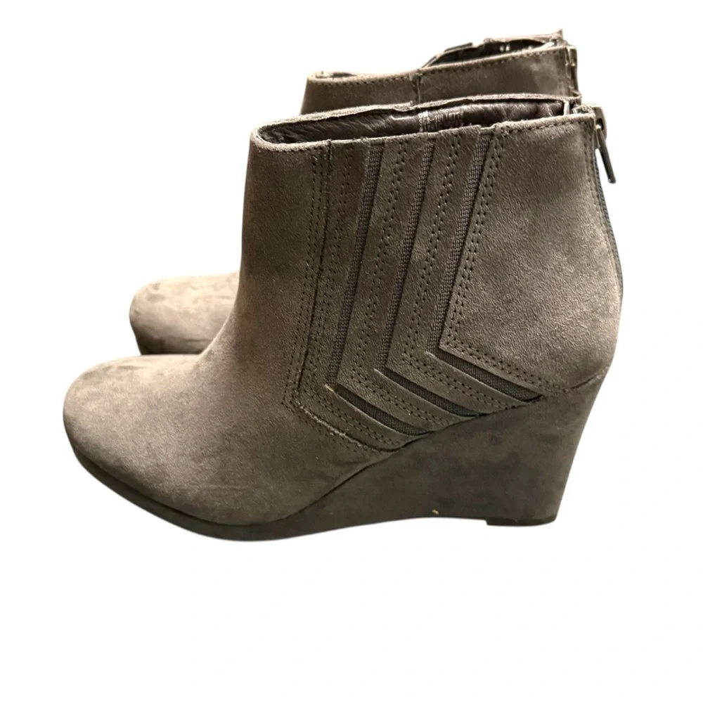 Sugar Juliette Gray Faux Suede Wedge Ankle Booties 6M